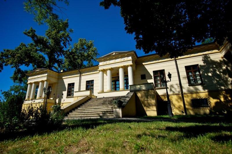 Palac W Malkowie Warta Екстериор снимка