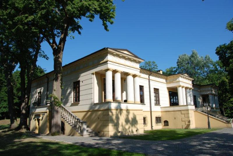 Palac W Malkowie Warta Екстериор снимка