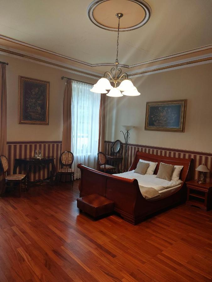 Palac W Malkowie Warta Екстериор снимка